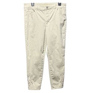 Cream Capri with Embroidered Detail
